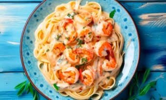 TALHARIM AO MOLHO DE CAMARÃO